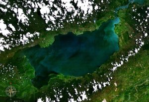 El lago de Izabal visto desde el espacio.