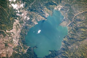 Vista satelital del lago de Ilopango.