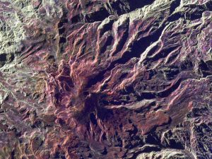 Imagen de radar del volcán Nevado del Ruiz de Colombia vista desde el espacio en 1994.