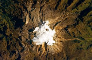 Imagen satelital de radar del Nevado del Ruiz en 2010.