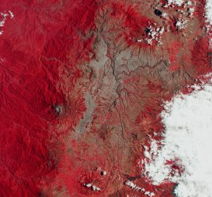 Imagen satelital en falso color de Quito, adquirida el 15 de septiembre 1986. Imagen satelital en falso color de Quito, adquirida el 15 de septiembre 1986.