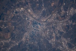 Nashville, Tennessee, dividida por el r&iacute;o Cumberland, se ve en la imagen tomada desde la Estaci&oacute;n Espacial Internacional.
