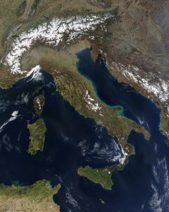 Imagen satelital de Italia en marzo de 2003. Imagen satelital de Italia en marzo de 2003.