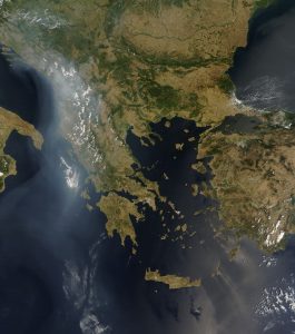 Vista de satélite de la península balcánica en 2007. Vista de satélite de la península balcánica en 2007.